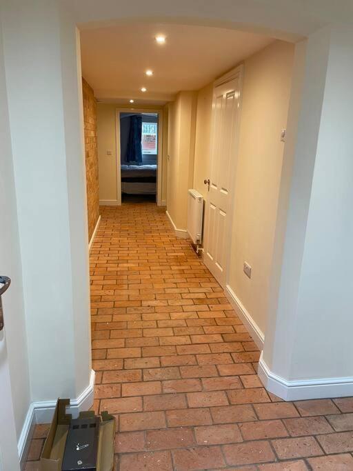1 Hatton House 2 Bedroom 2 Bathroom Spacious Basement Flat Newark-on-Trent  ภายนอก รูปภาพ