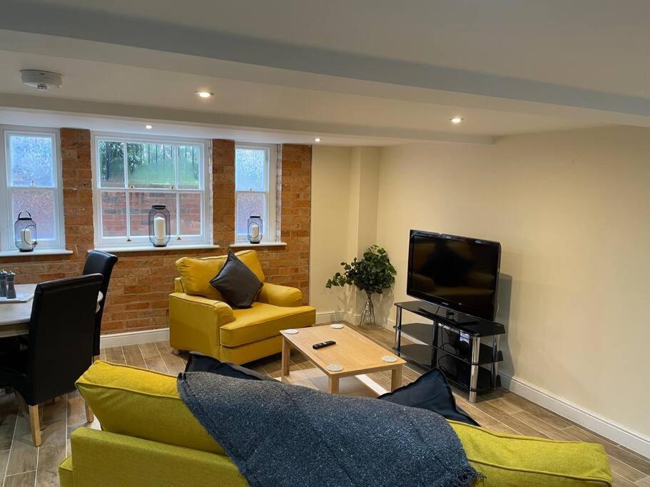 1 Hatton House 2 Bedroom 2 Bathroom Spacious Basement Flat Newark-on-Trent  ภายนอก รูปภาพ