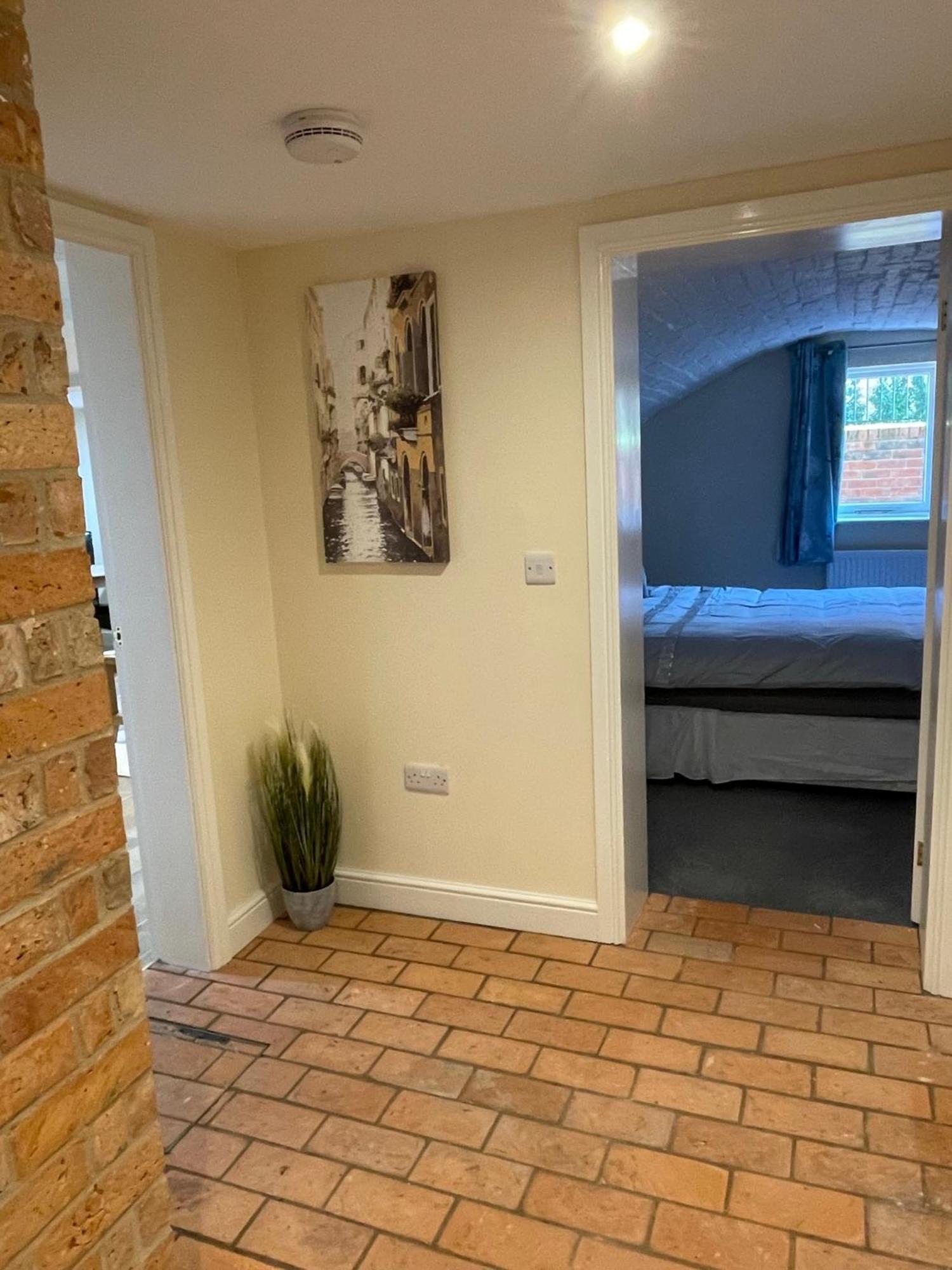 1 Hatton House 2 Bedroom 2 Bathroom Spacious Basement Flat Newark-on-Trent  ภายนอก รูปภาพ